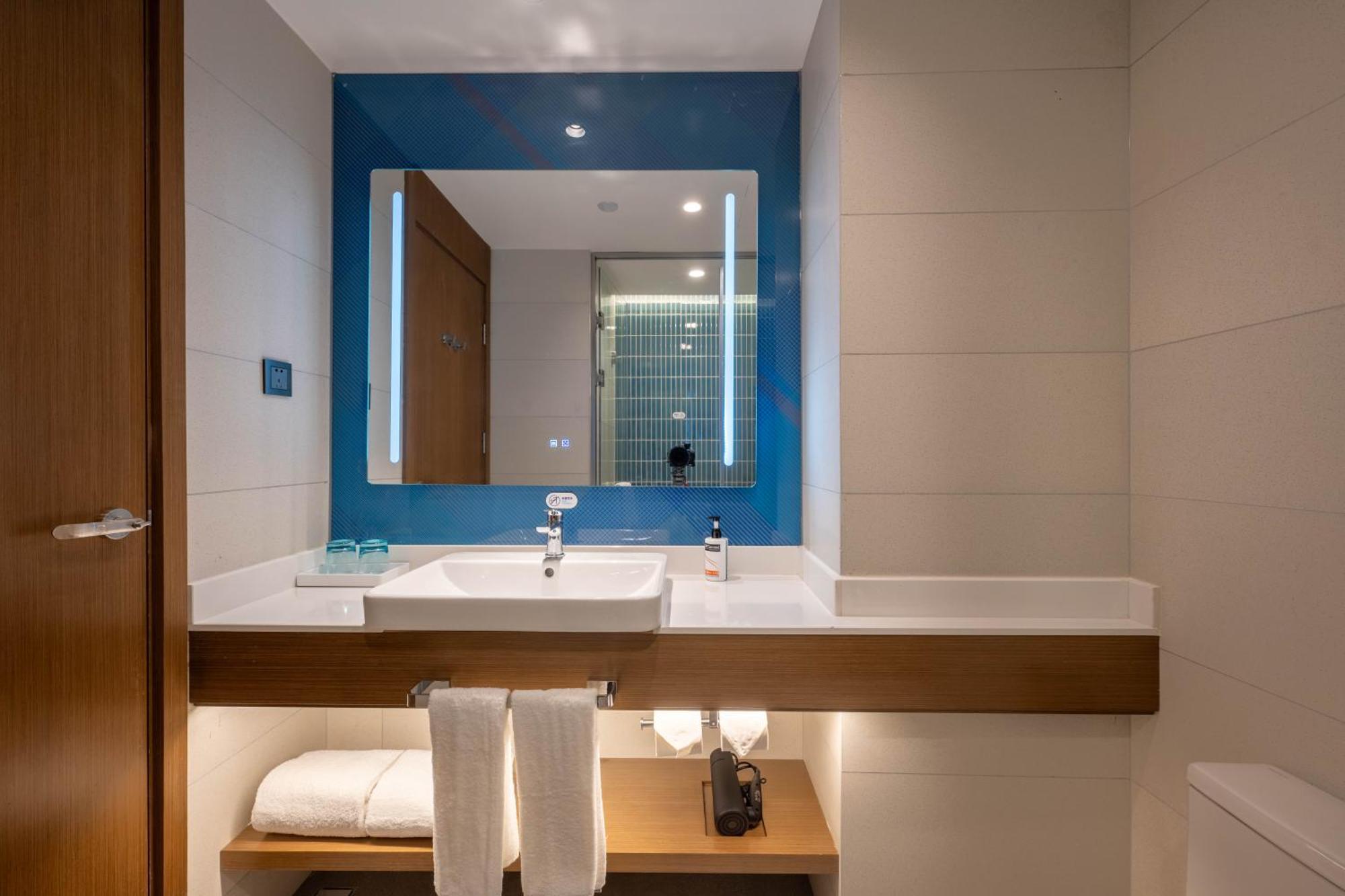 Holiday Inn Express Shanghai Pujiang Lianhang Road By Ihg Extérieur photo